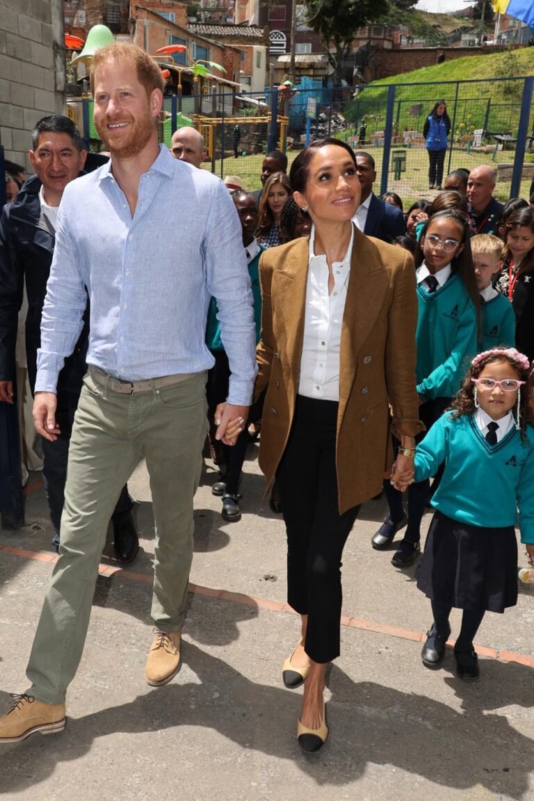 3 Meghan Markle and Prince Harry Practice Spanish in Visit With Kindergarteners in Columbia