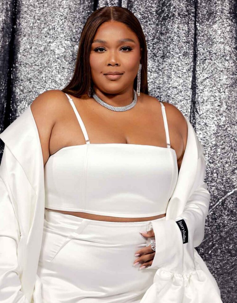 Lizzo Shares Vacation Pics After Lawsuit Drama 2