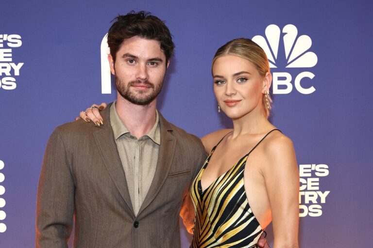 Kelsea Ballerini and Chase Stokes Sizzle at Peoples Choice Country Awards 02 2024