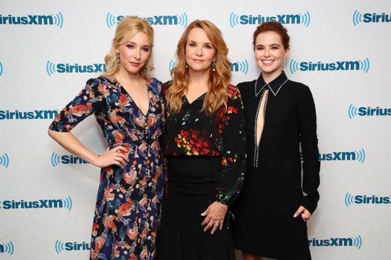 Lea Thompson on Working With Daughters Maddie and Zoey Deutch My Proudest Moment feature