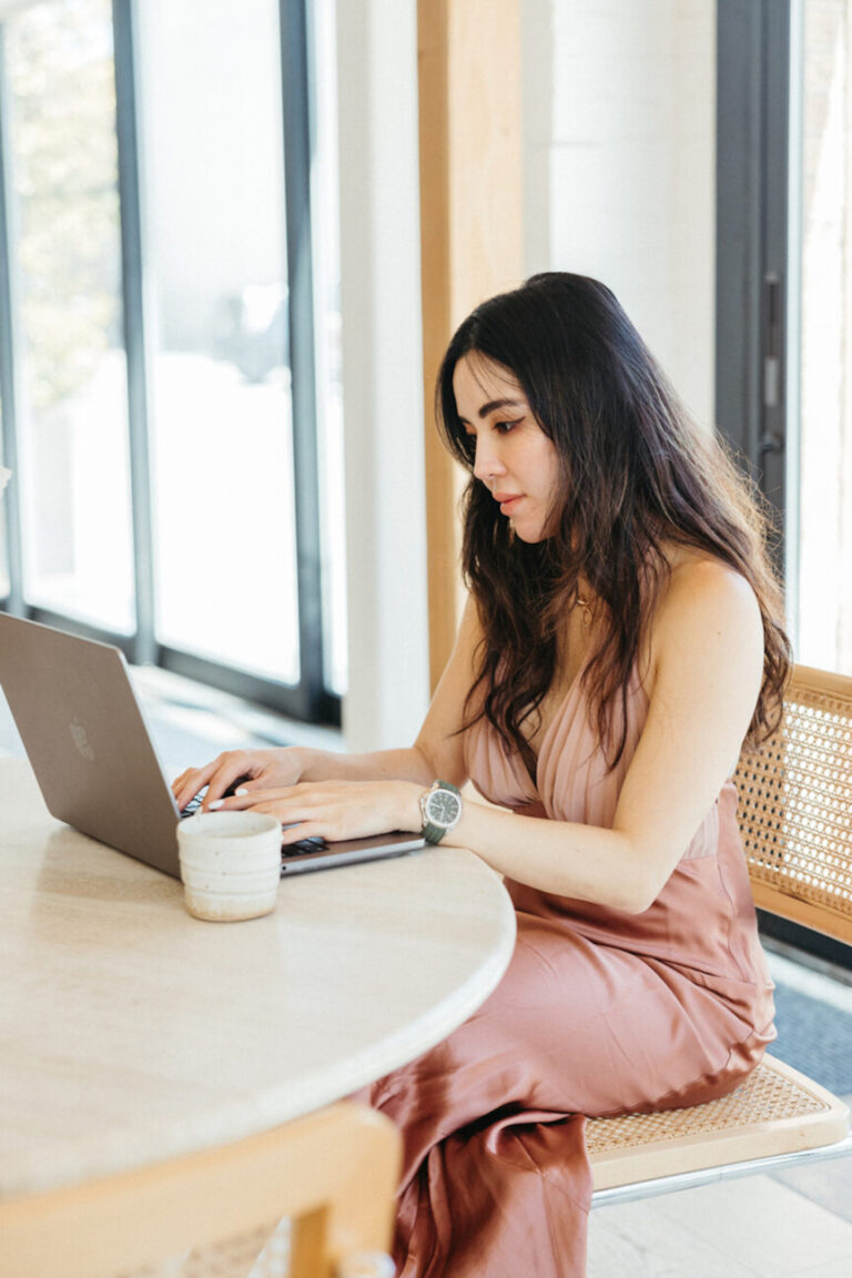 woman using laptop 865x1298