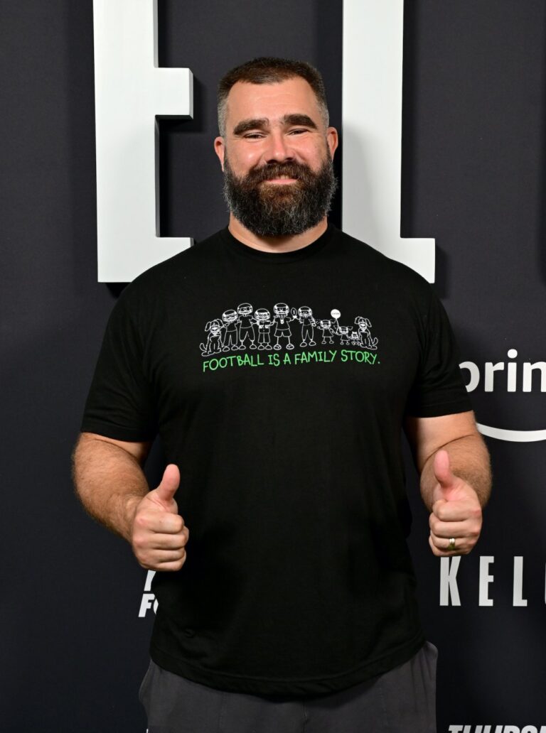 GettyImages 1668787239 Jason Kelce Proposal Surprise Eagles Game