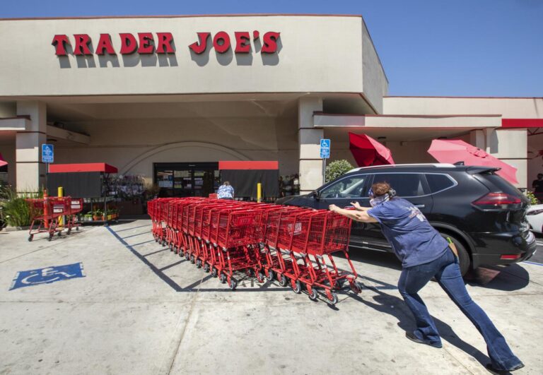 la photos 1staff 577963 la me trader joes blm5 mam