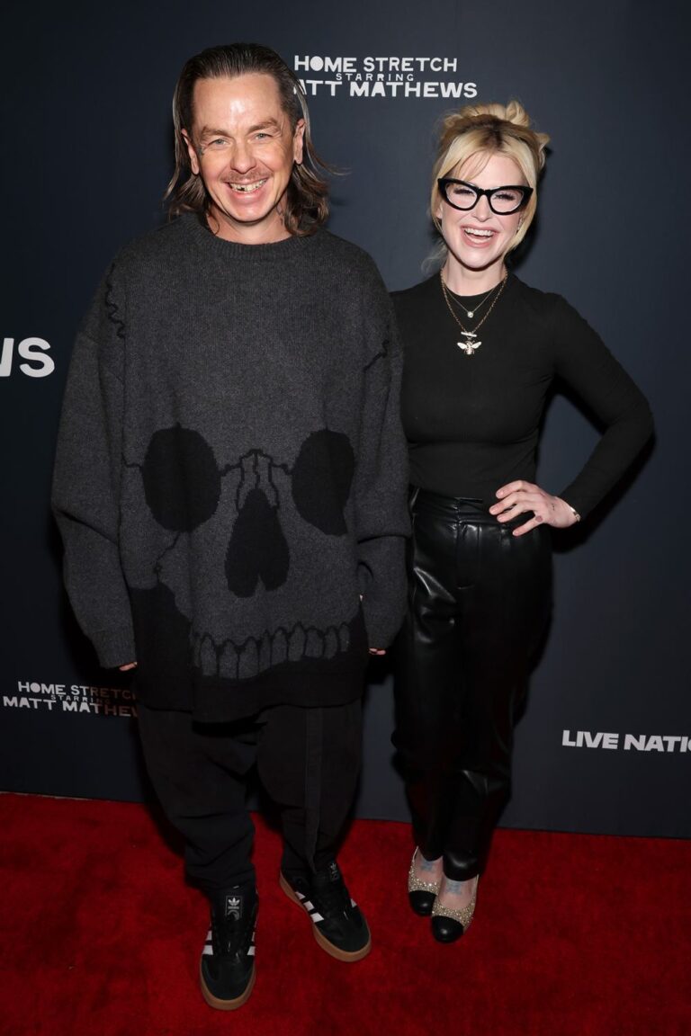 slipknots sid wilson ditches mask on red carpet with kelly osbourne 01