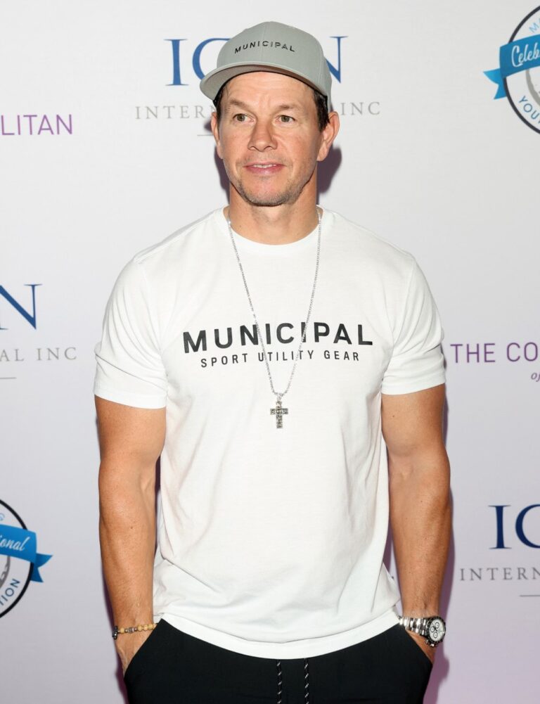 Mark Wahlberg Strips Down for a 4 AM Christmas Morning Cold Plunge