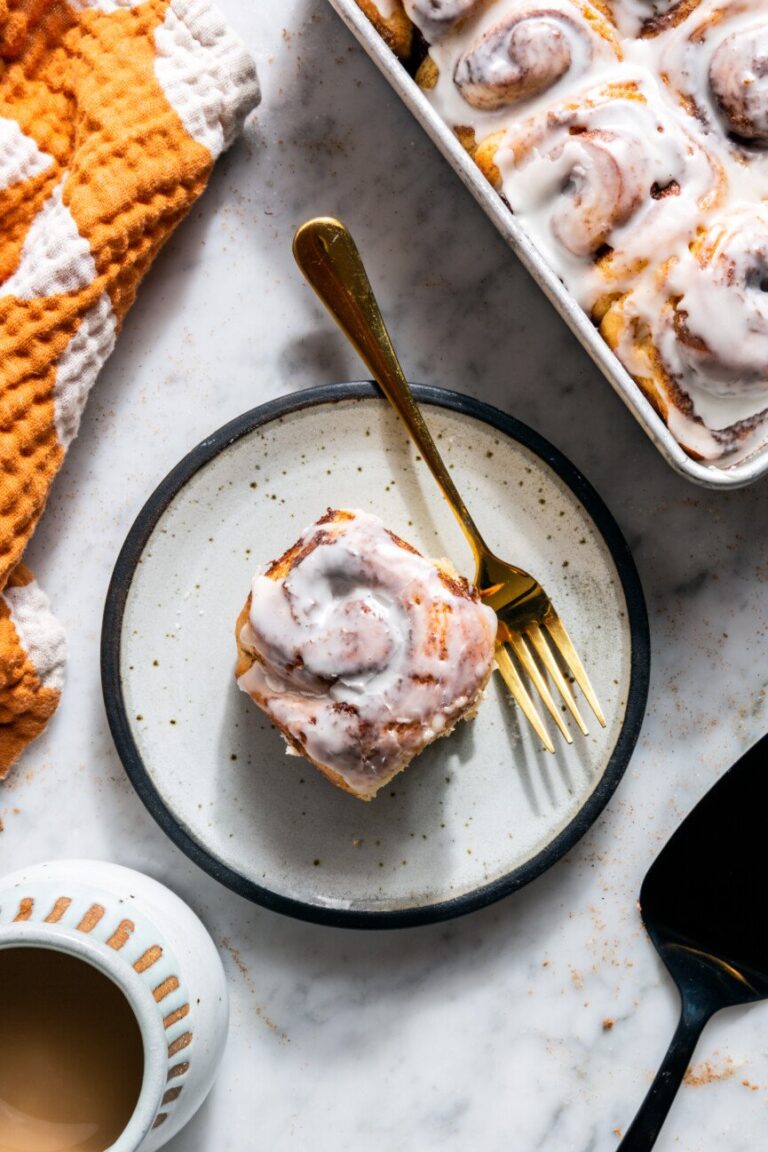 Mini Cardamom Cinnamon Rolls FINAL 21 865x1297