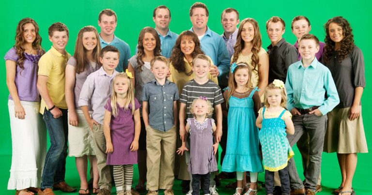 1409857181 the duggars zoom