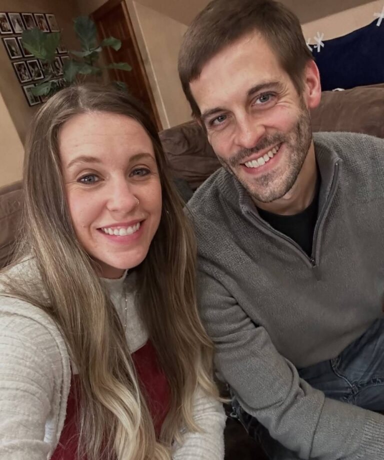 Jill Duggar Spotted With Jim Bob in Family Xmas Pics