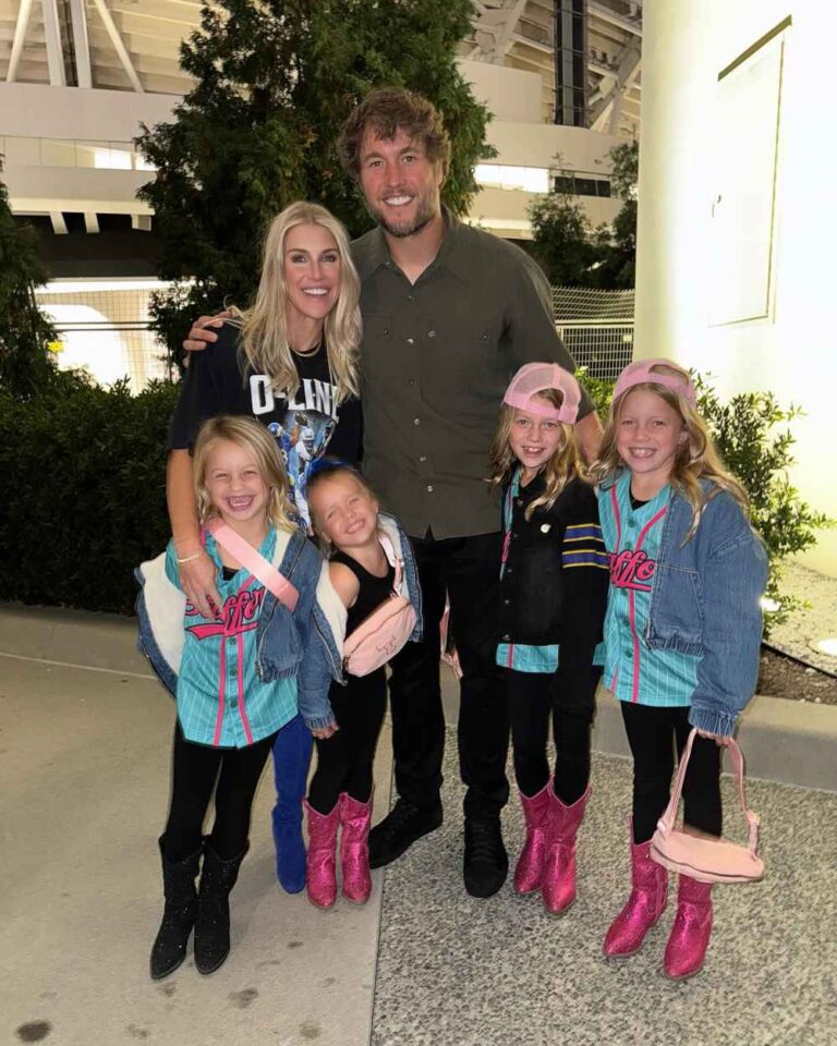 Kelly Stafford and Kids Arrive in Arizona for Playoff Game Happy Place 01 2025