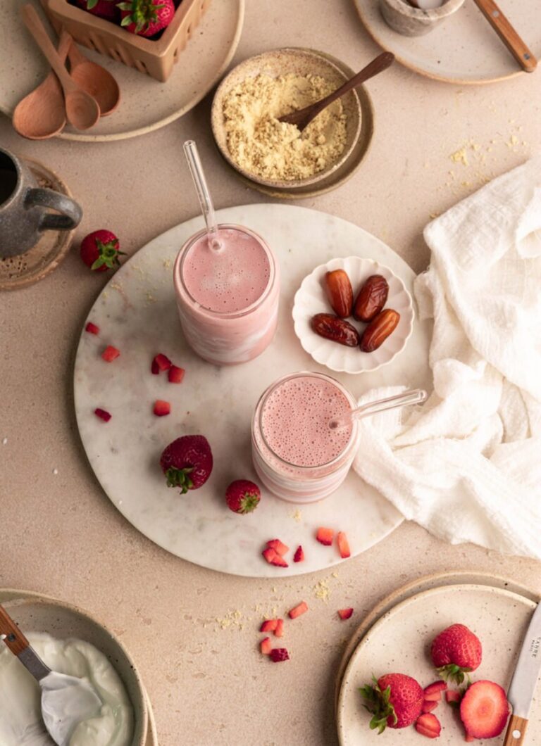 strawberry probiotic smoothie 865x1194