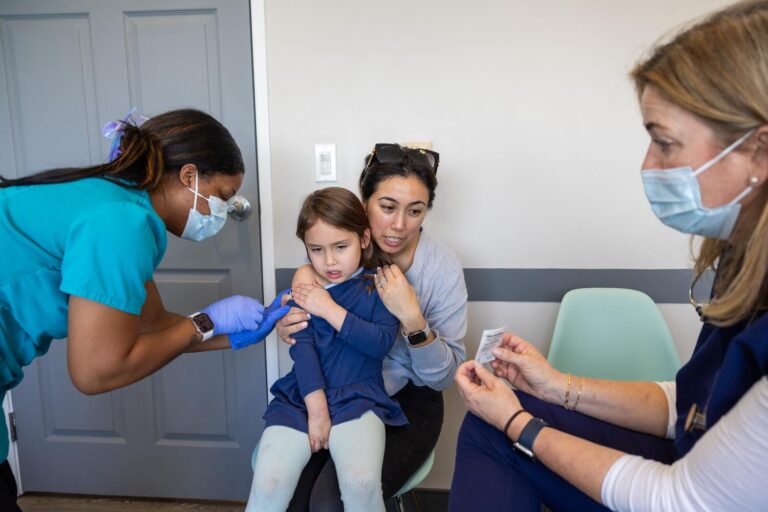 1499776 me pediatricians vaccine dilemma 05 ajs